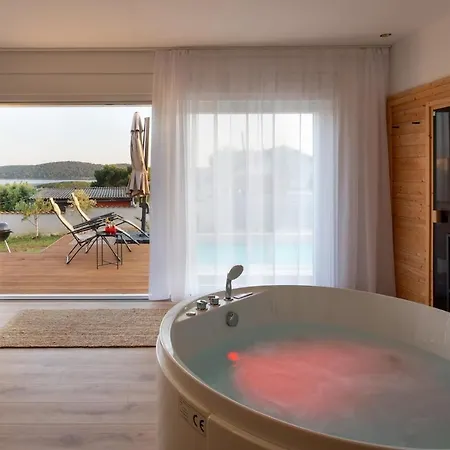 Romantic Luxury Oasis For Couples Near The Pomer