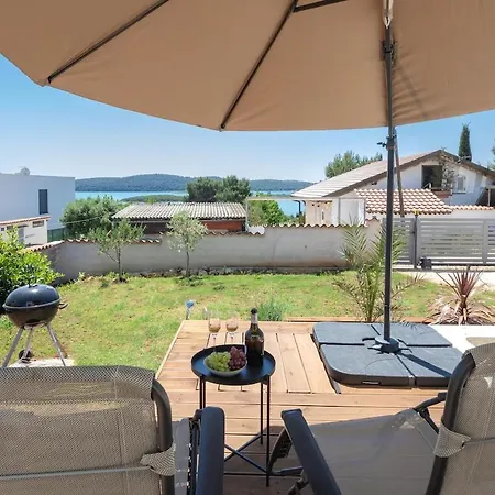 Villa Romantic Luxury Oasis For Couples Near The Pomer