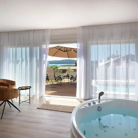 Romantic Luxury Oasis For Couples Near The Pomer
