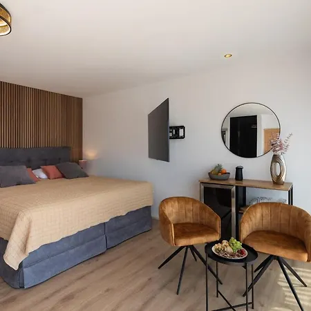 Romantic Luxury Oasis For Couples Near The Villa Pomer